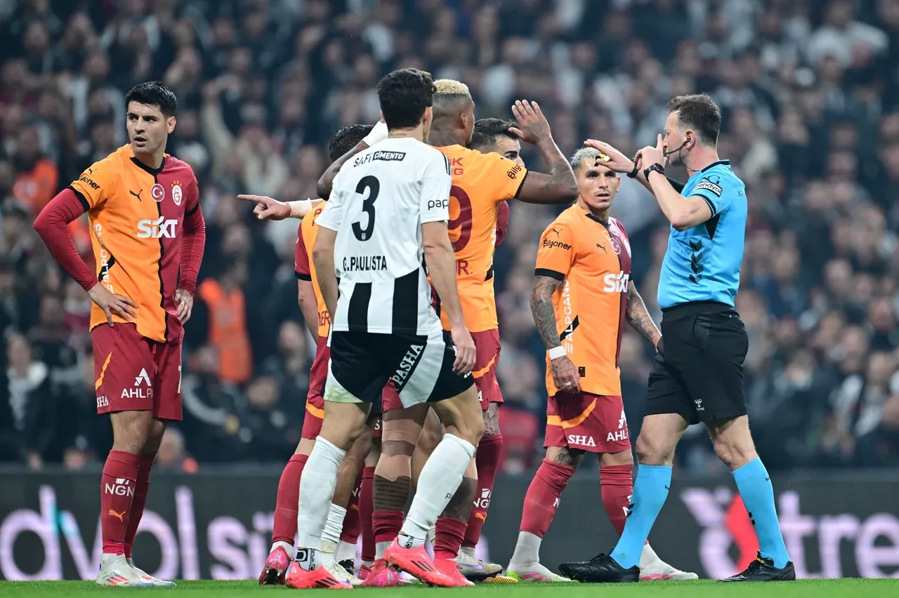 Beşiktaş - Galatasaray derbisinin VAR kayıtları açıklandı! Kırmızı kart detayı dikkat çekti