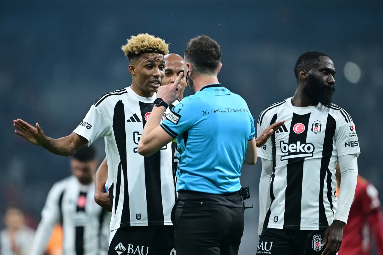 Beşiktaş - Galatasaray derbisinin VAR kayıtları açıklandı! Kırmızı kart detayı dikkat çekti