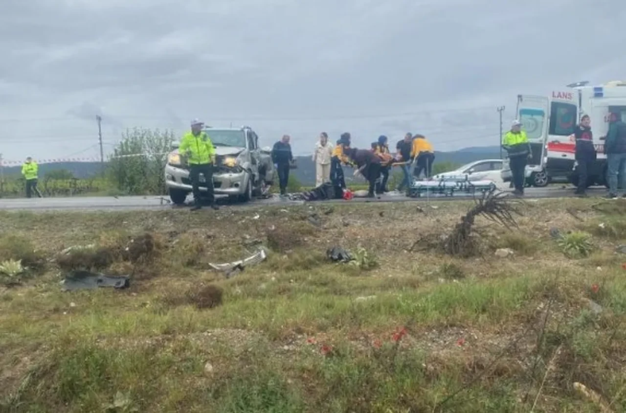 Denizli'de feci kaza! Kafa kafaya çarpıştılar: Çok sayıda yaralı var