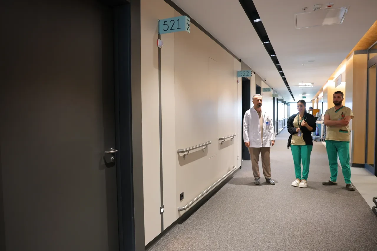 Doktorlar bile şaşkına döndü! Hafif şikayetle hastaneye gitti 6 santimlik tümörü öğrenince büyük şok yaşadı