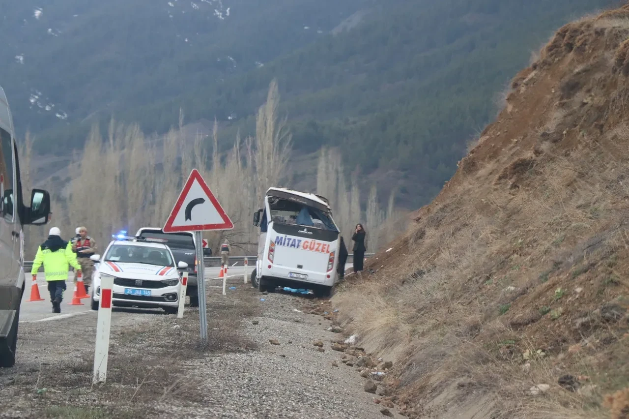 Erzurum'da peş peşe 3 kaza! 1 ölü, 28 yaralı