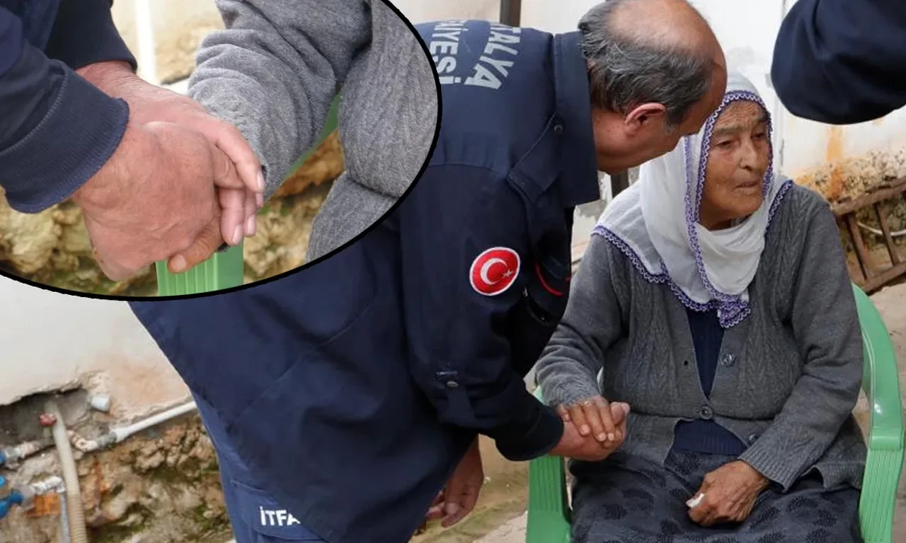 Evinin kül oluşunu gözyaşları içinde izledi! İtfaiye erinden duygulandıran hareket: Elini tutarak teselli etti