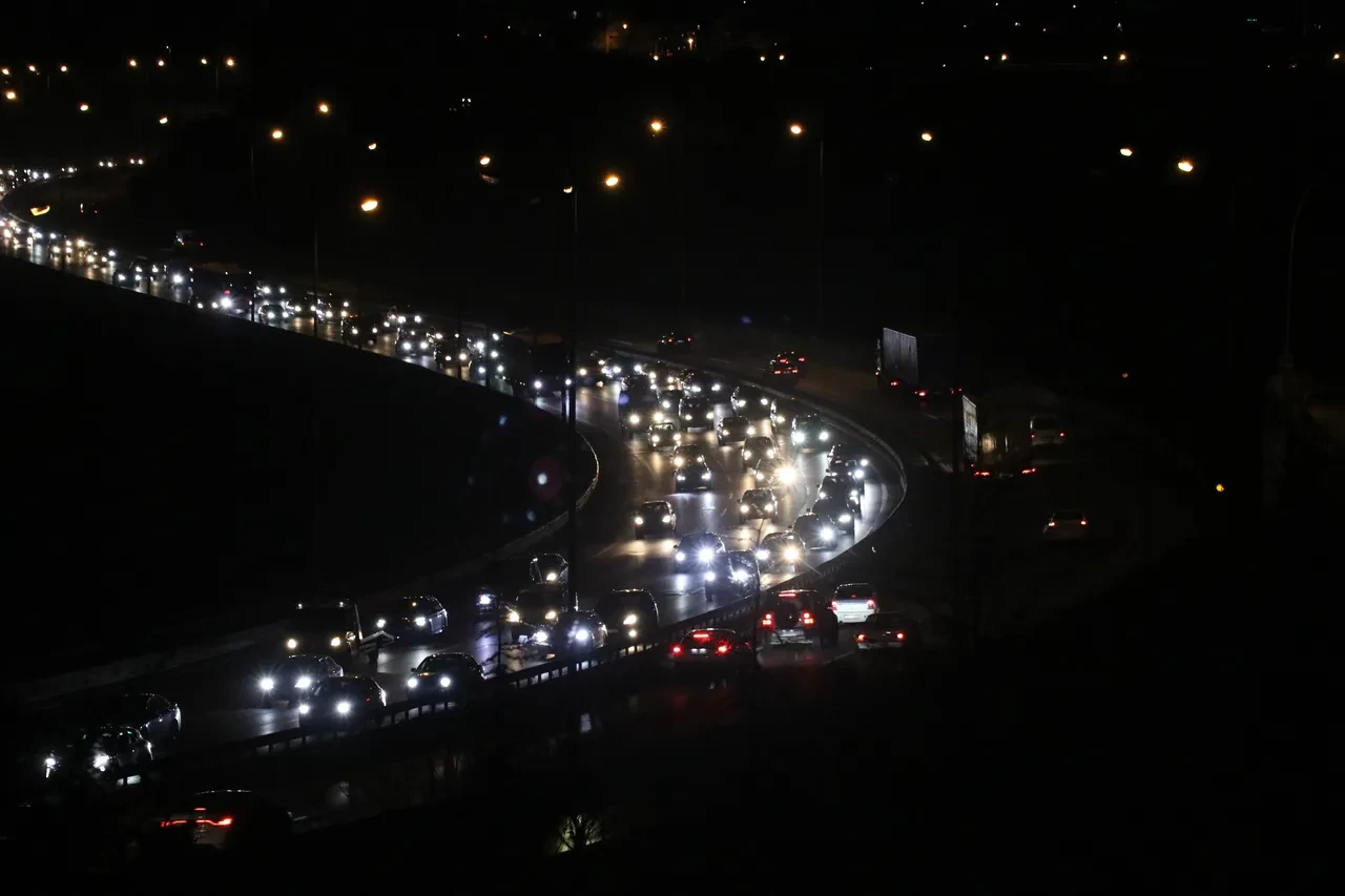 İstanbul’a dönüş başladı: Trafik yoğun, sis etkili