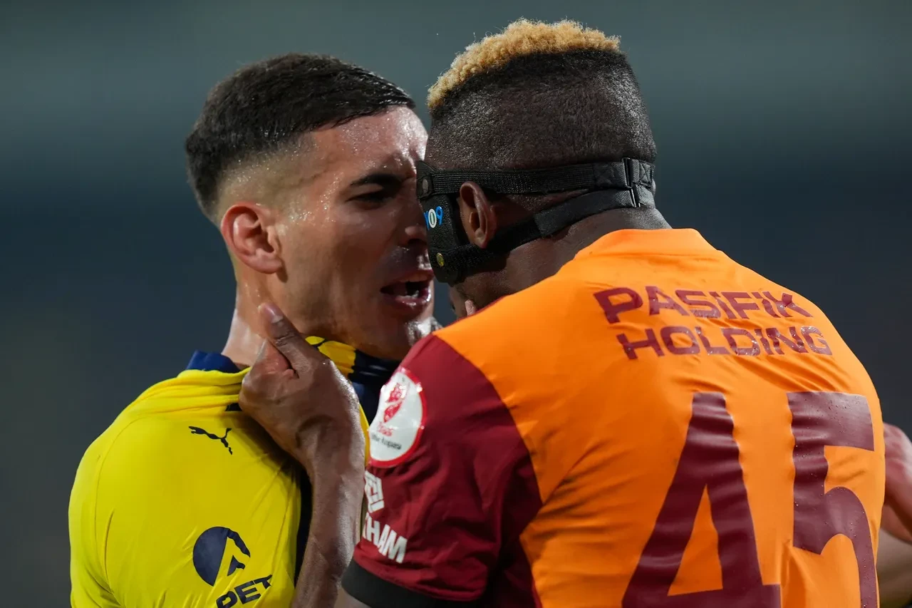 Saha karıştı! Fenerbahçe Galatasaray maçında olay: Polisler harekete geçti