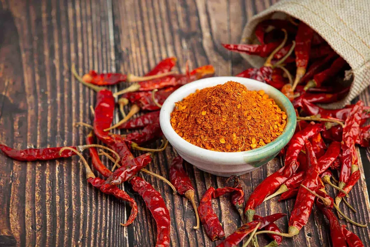 Acı biber ömrü uzatıyor mu? İşte faydaları ve zararları