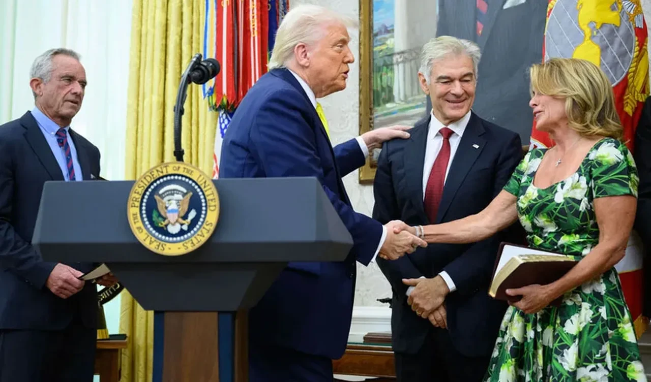 Beyaz Saray'da panik! Mehmet Öz'ün torunu Trump konuşurken bayıldı