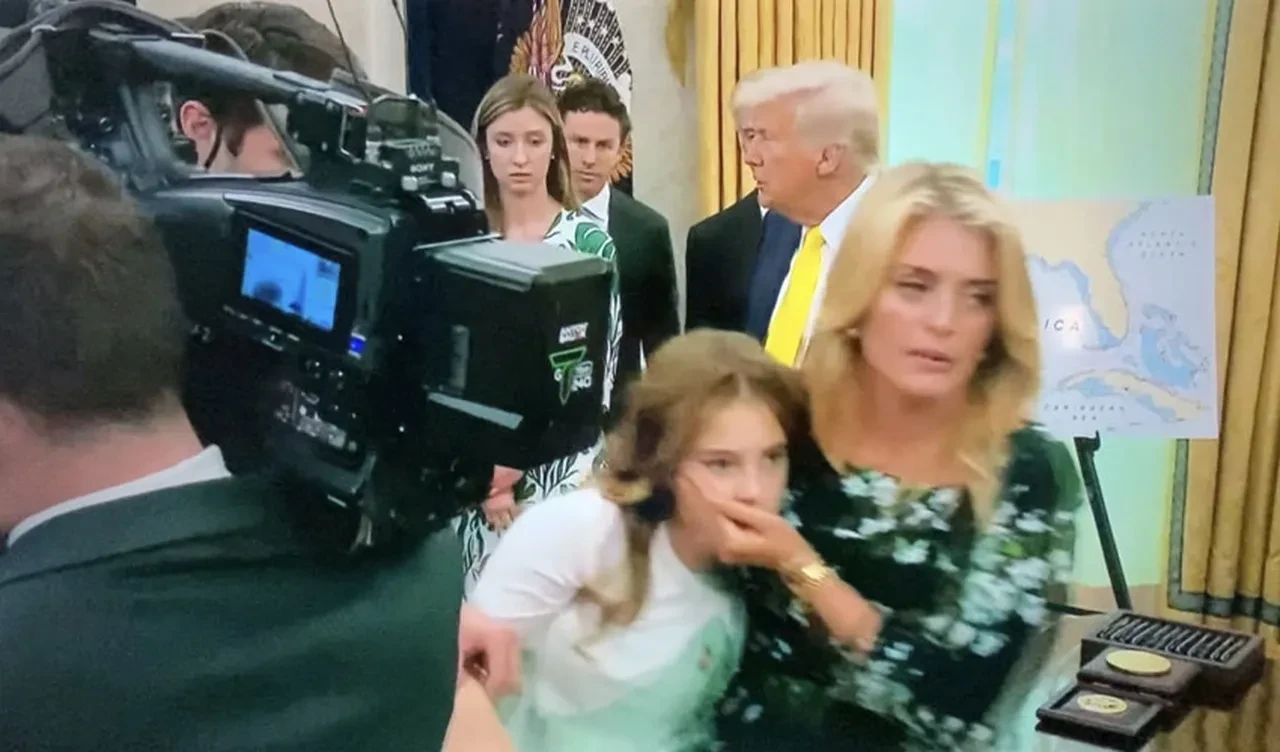 Beyaz Saray'da panik! Mehmet Öz'ün torunu Trump konuşurken bayıldı