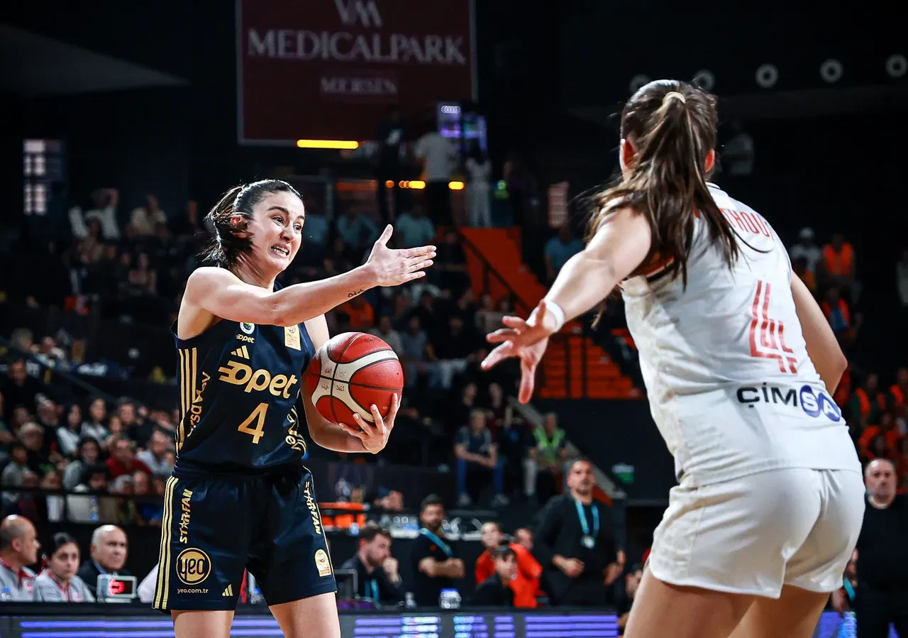 Fenerbahçe Opet, ÇBK Mersin'i 79-78 mağlup ederek kupaya uzandı!