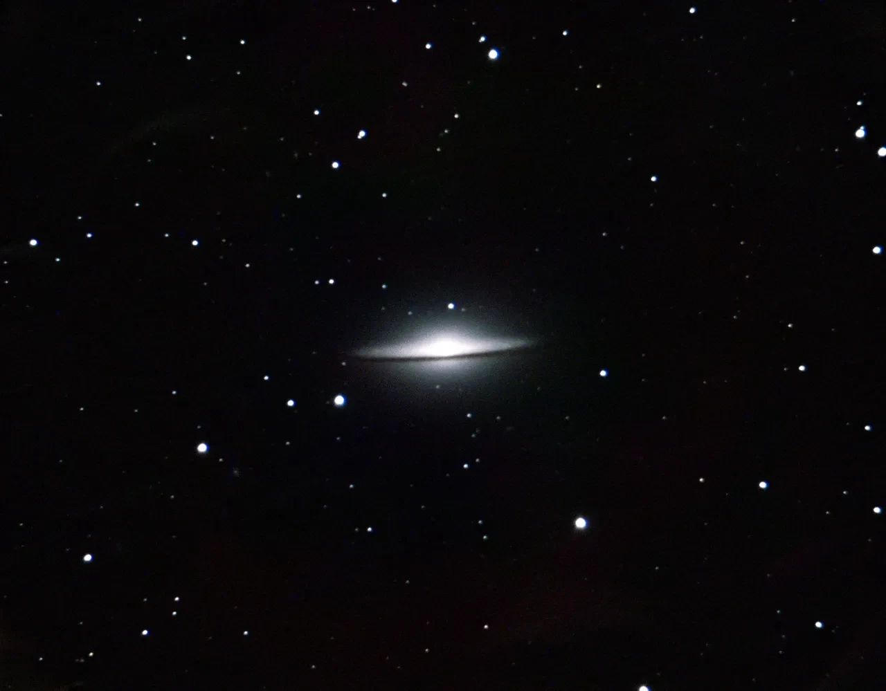 Hubble teleskobu, şapkaya benzeyen galaksiyi 22 yıl sonra görüntüledi