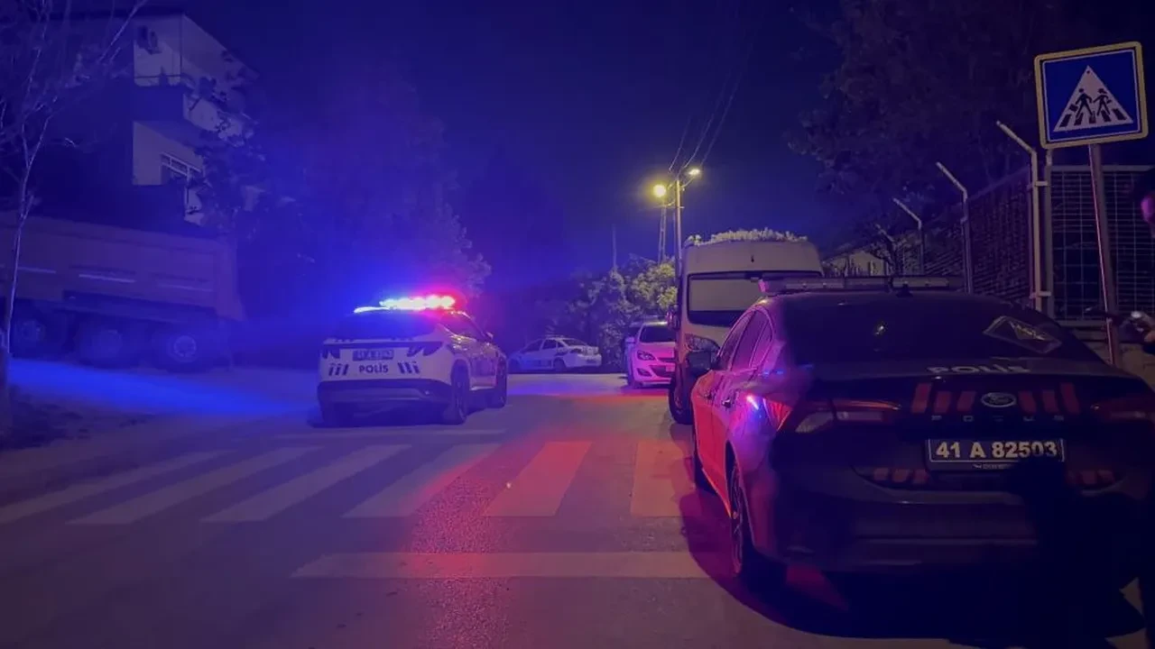 Kocaeli'nde 15 yaşındaki kızların kavgasında kan aktı!