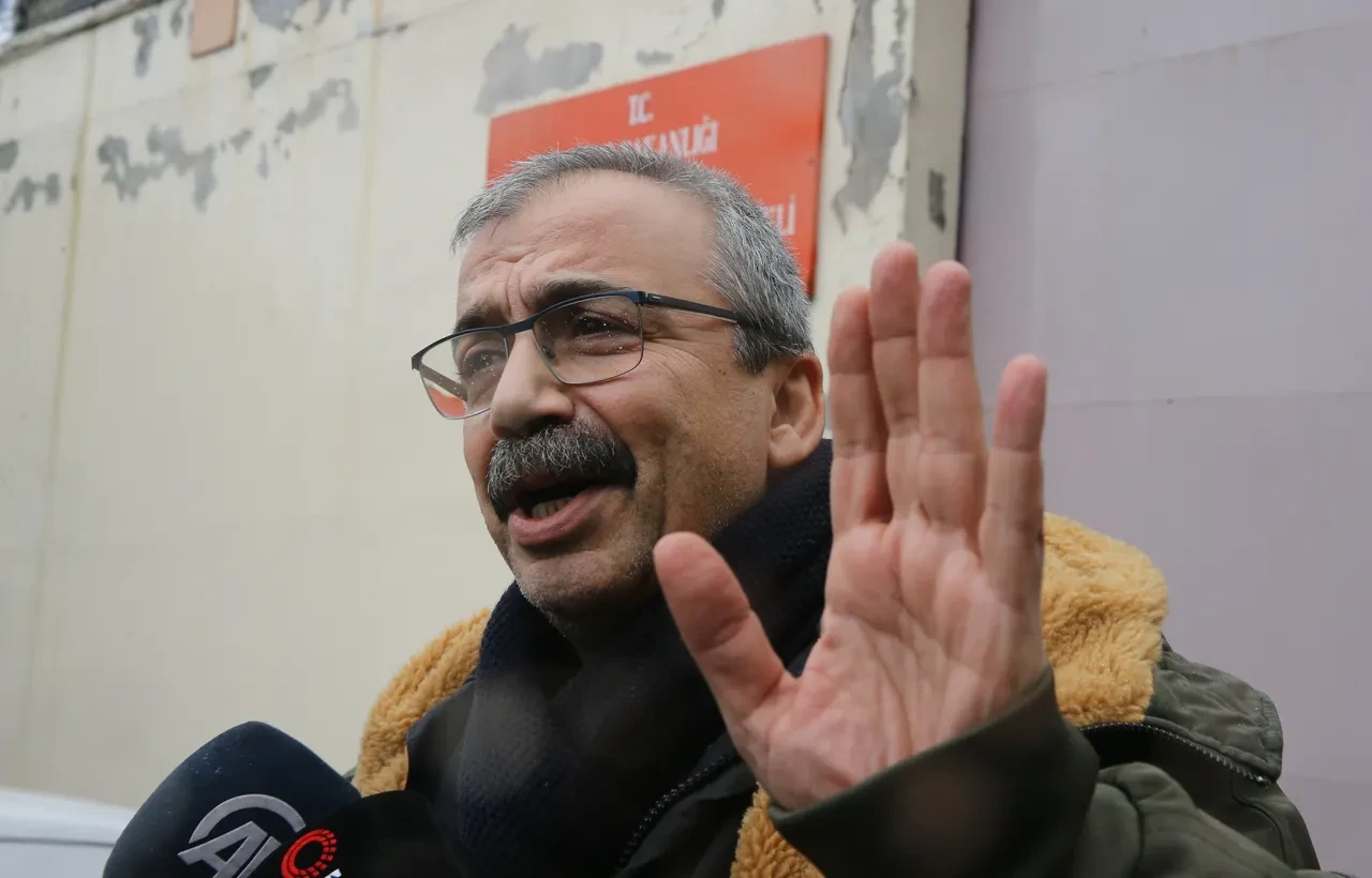 Sırrı Süreyya Önder'in son durumunu kardeşi açıkladı! 'İğneyle kuyu kazdılar'