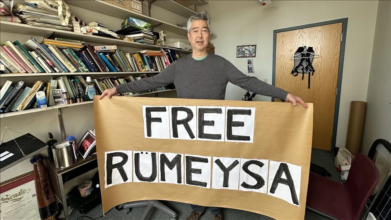 Tutuklu Türk öğrenci Rümeysa Öztürk için ABD'li profesörden açlık grevi