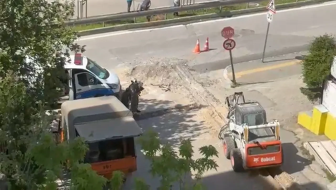 Anaokulu önünde büyük panik! Doğalgaz borusu patladı