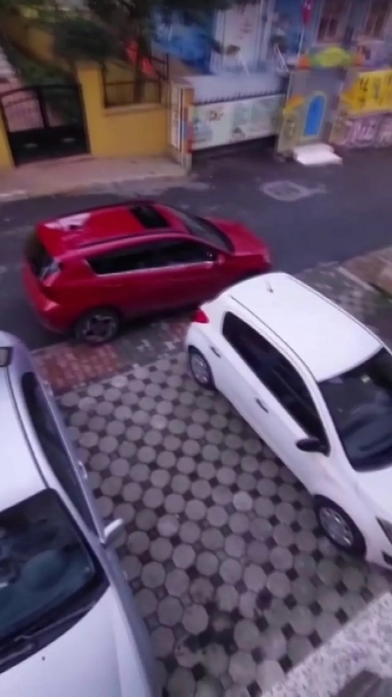 Astım hastası kadına dehşeti yaşattılar! Öldüresiye darp anı kamerada