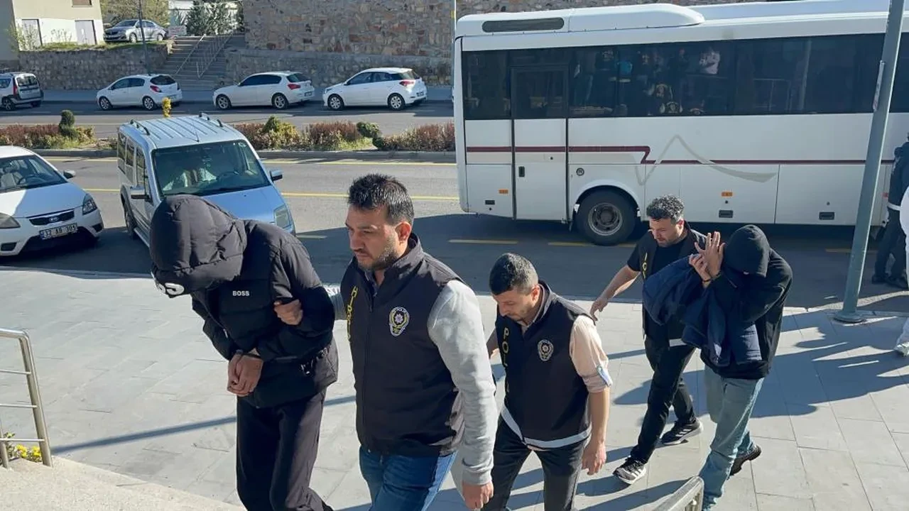 Çeteden 'jigolo' tuzağı! Vatandaşları dolandırıp paraları PKK'ya gönderdiler