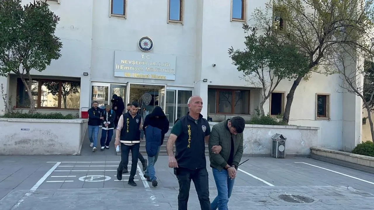 Çeteden 'jigolo' tuzağı! Vatandaşları dolandırıp paraları PKK'ya gönderdiler