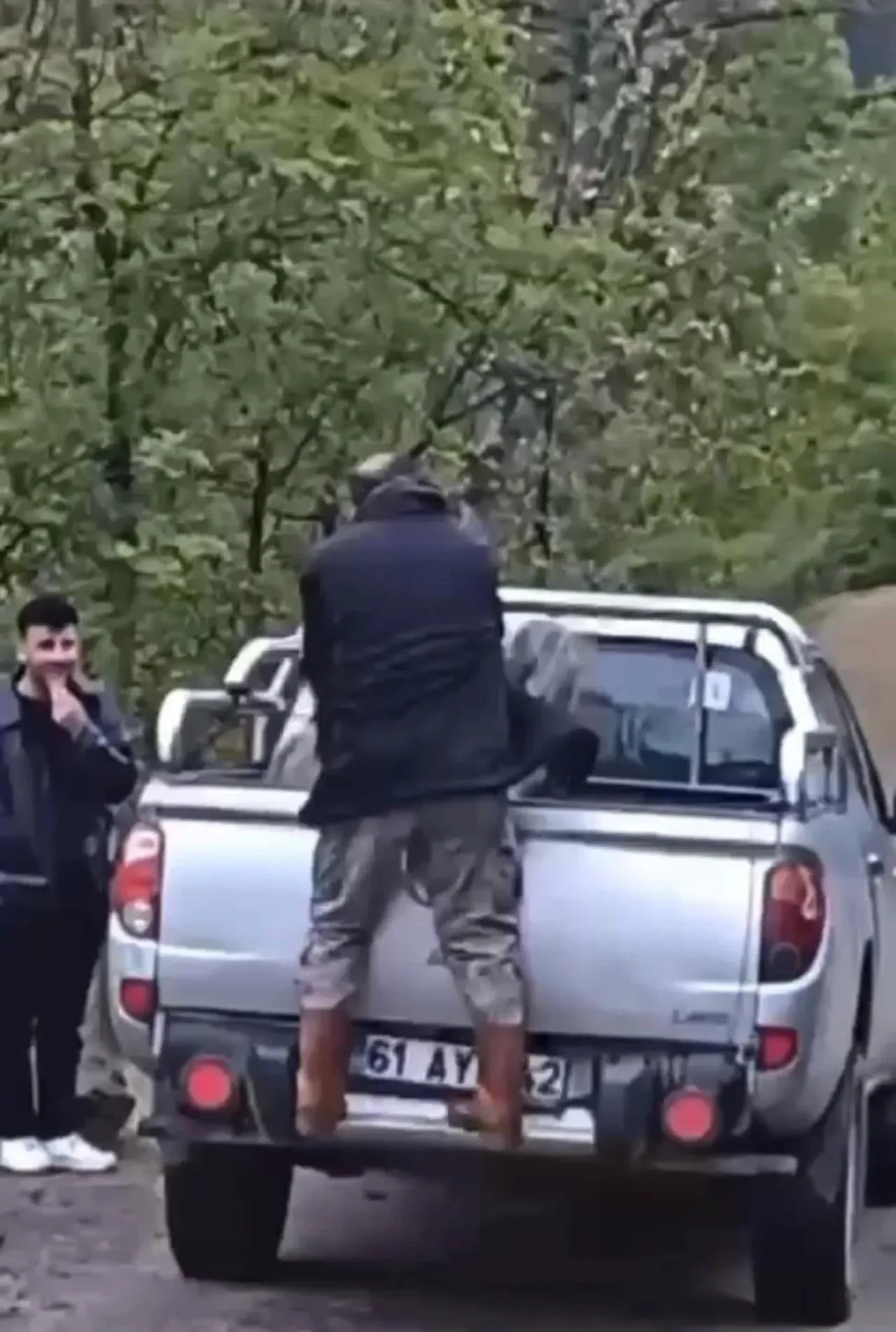 Defalarca halatla vurdu! Trabzon'da köpeğe şiddet uygulayan cani gözaltına alındı
