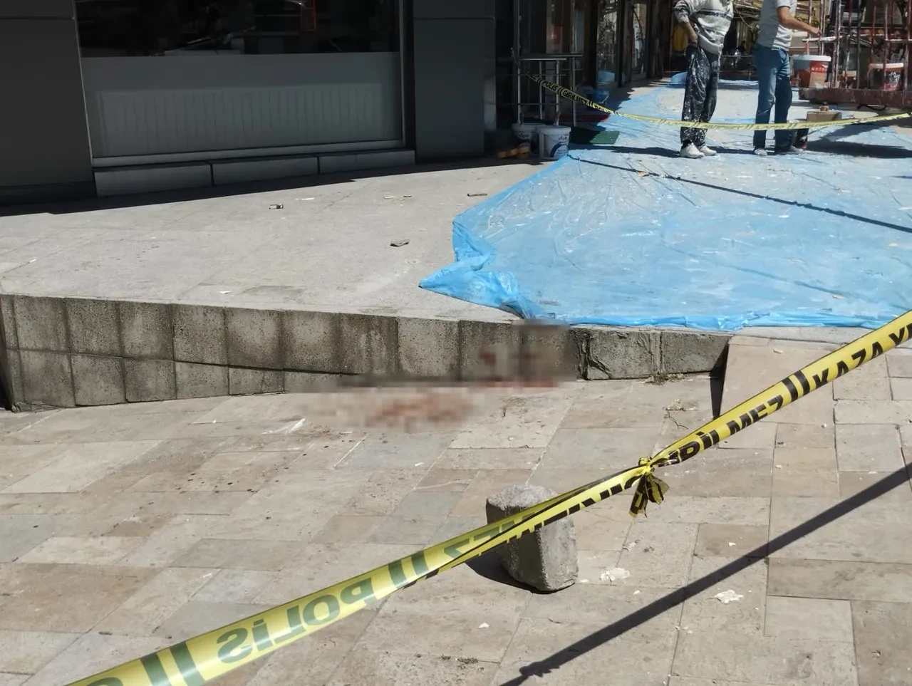 Denizli'de akılalmaz olay! Önce kurşun yağdırdı sonra yere düşen yaralıyı tekmeledi