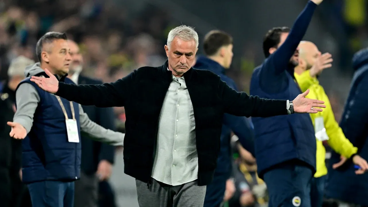 Fenerbahçe’de Sergen Yalçın sesleri! Jose Mourinho'nun istifası istendi