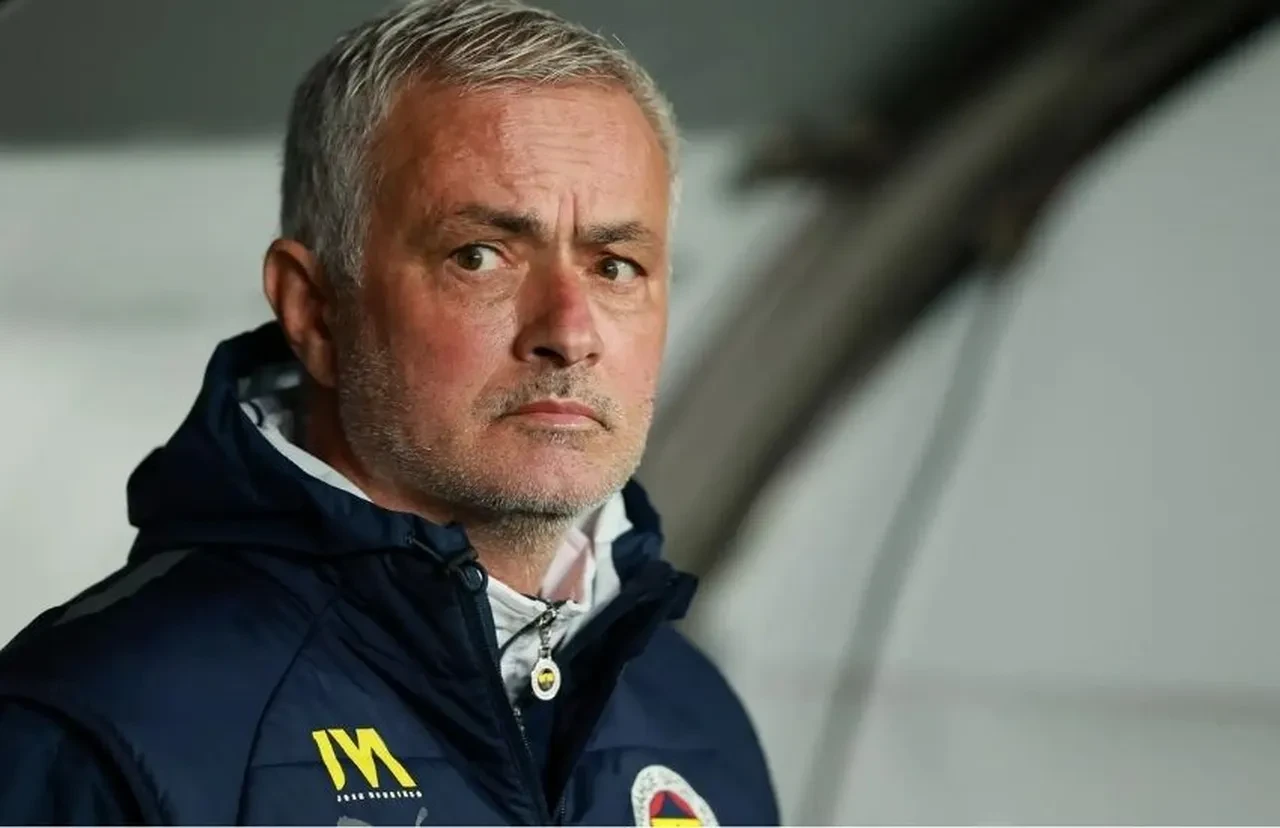 Fenerbahçeli Alişan çileden çıktı! Milyon dolarlık Jose Mourinho için istifa istedi