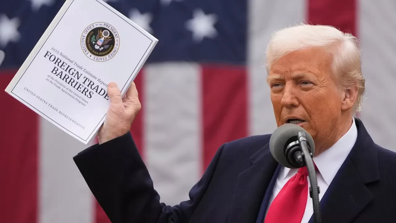 Trump'tan iş dünyasına 'tarife' fırçası! Kendisini eleştiren iş adamlarını topa tuttu