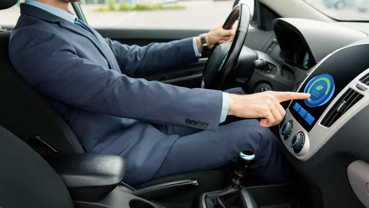 Aracınızdaki bu tuş sayesinde benzinliğin yolunu unutacaksınız! Otomobil uzmanlarından yakıt tasarrufu taktiği