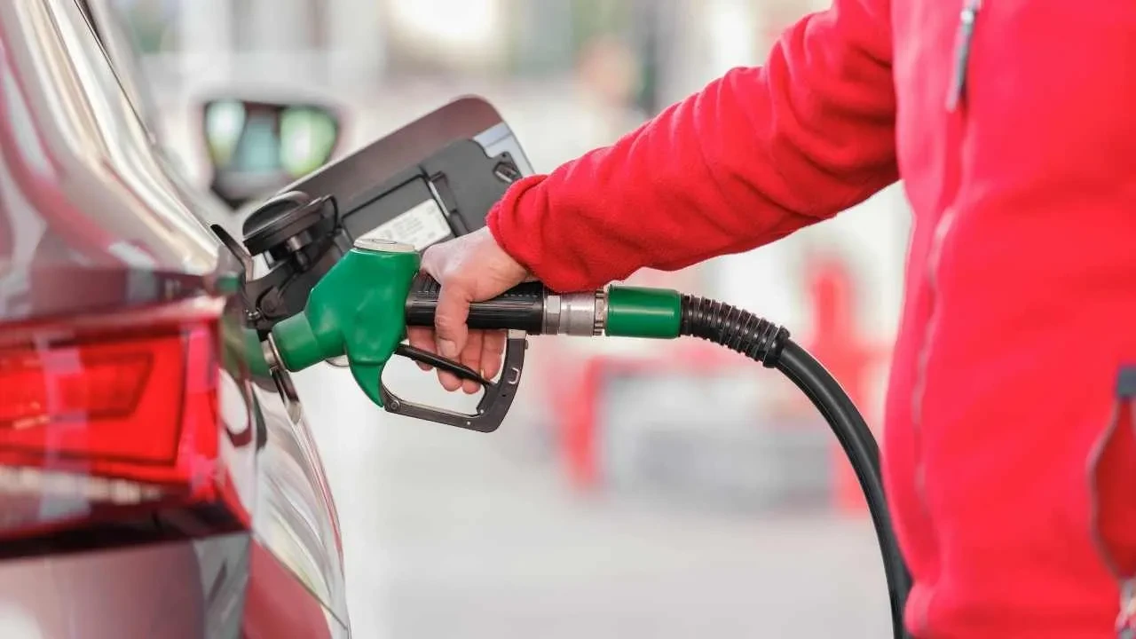 Aracınızdaki bu tuş sayesinde benzinliğin yolunu unutacaksınız! Otomobil uzmanlarından yakıt tasarrufu taktiği