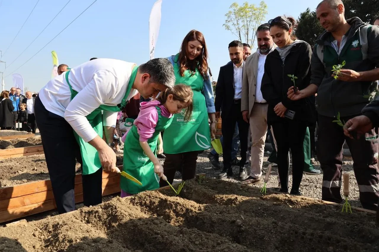 Ataşehir’de "Kent Bostanları" projesinin ikincisi hayata geçti
