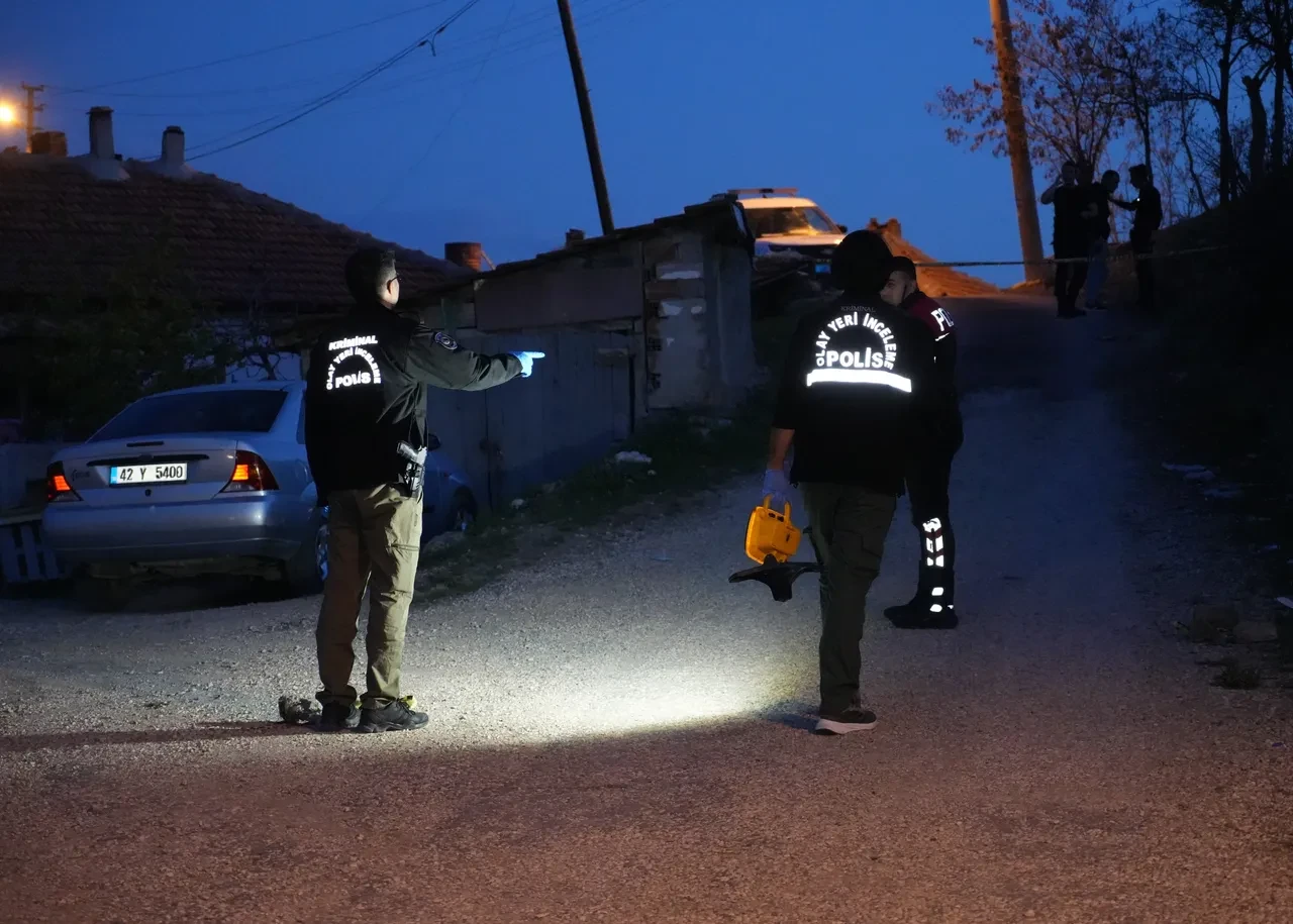 Eşine mesaj atan akrabasını sokak ortasında vurdu 