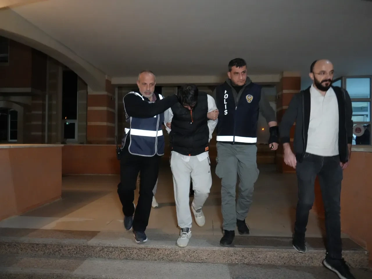 Hamile eşinin cesediyle 10 gün boyunca aynı evde yaşadı! Tüyler ürperten vahşette 'pes' dedirten pişkinlik