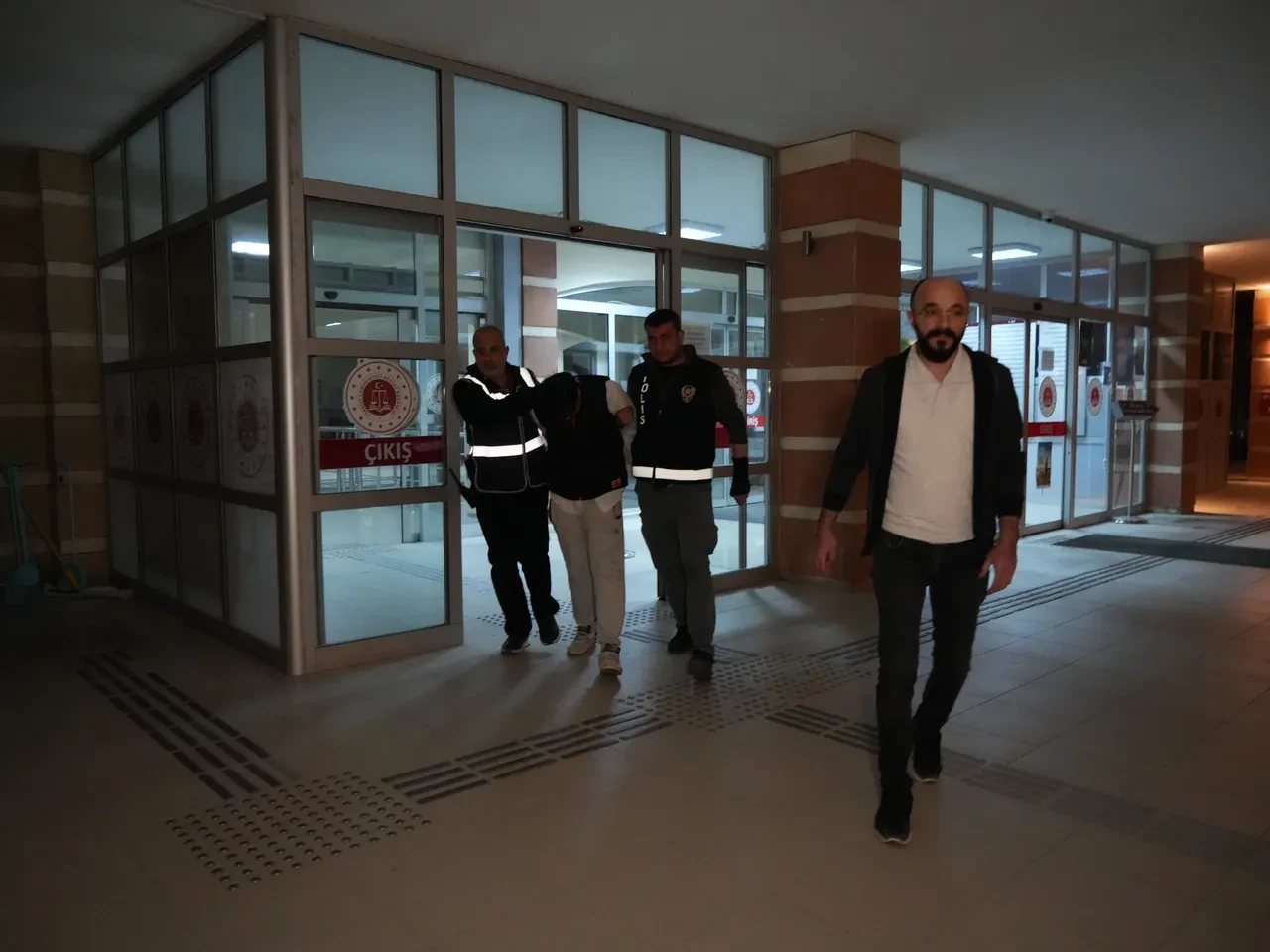 Hamile eşinin cesediyle 10 gün boyunca aynı evde yaşadı! Tüyler ürperten vahşette 'pes' dedirten pişkinlik