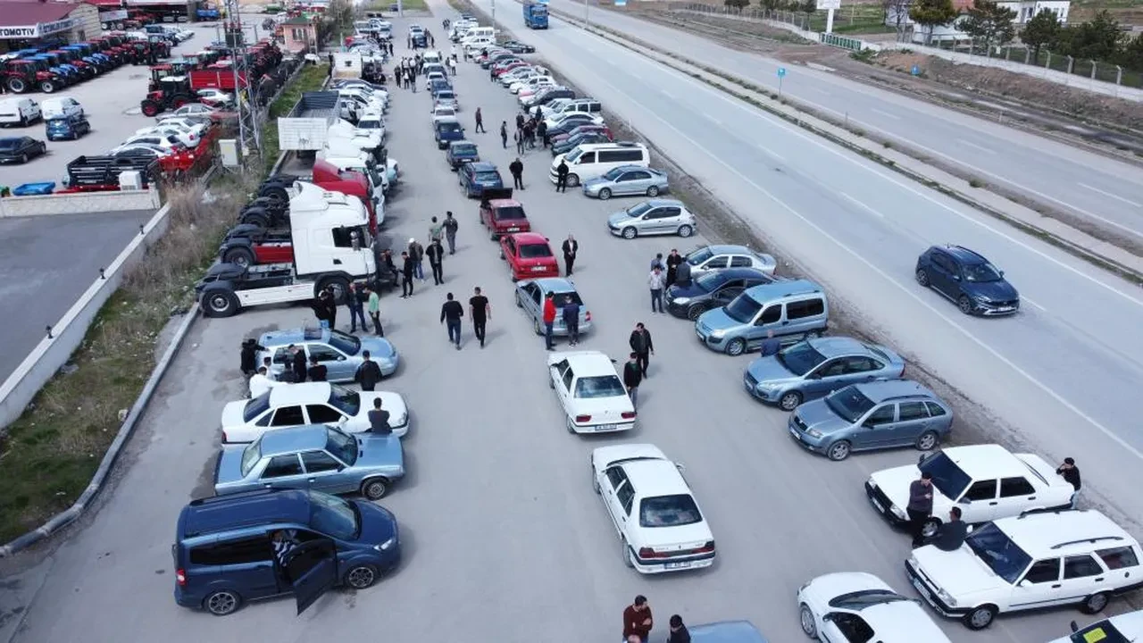 İkinci el otomobil pazarında yaprak kıpırdamıyor: Bakan çok, alan yok