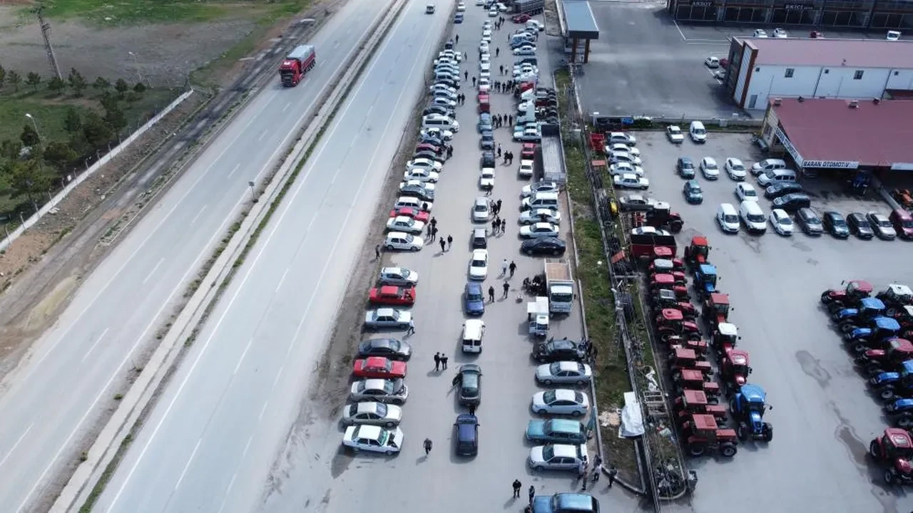 İkinci el otomobil pazarında yaprak kıpırdamıyor: Bakan çok, alan yok