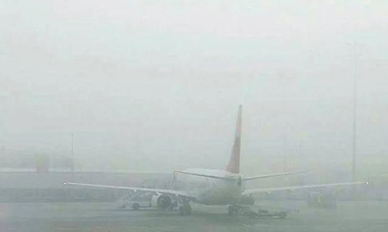 Kenti sis kapladı, uçak seferleri iptal edildi