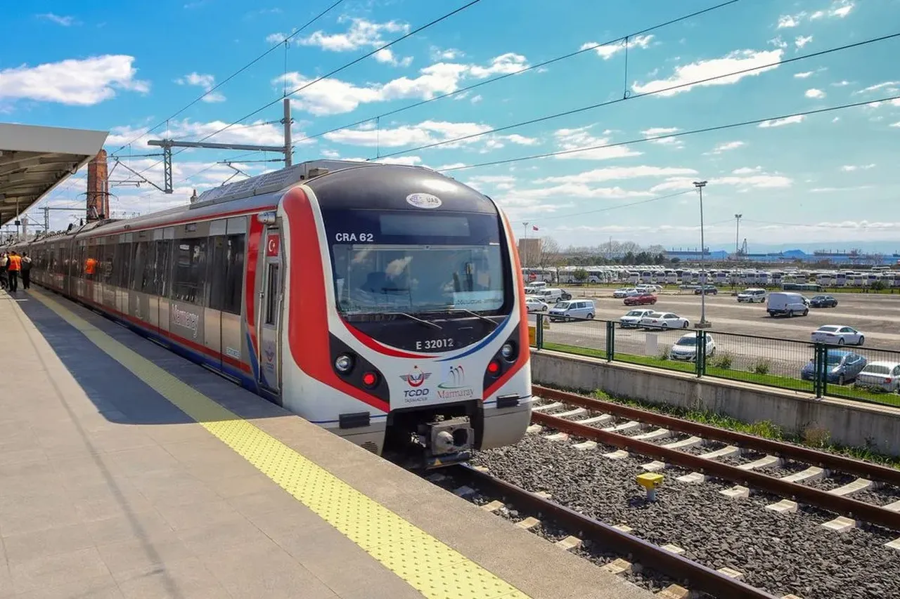 Marmaray hattı gece araç taşıyor! İşte o görüntüler