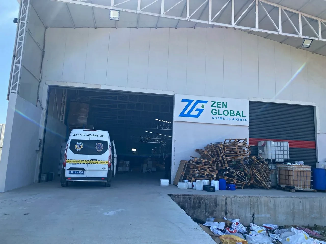 Oğlunu korumak isteyen baba kurşunların önüne atladı! Alacak verecek kavgası ölümle bitti