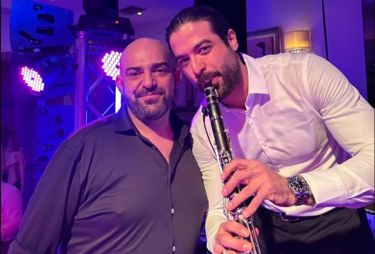 Ünlü klarnetçinin iki parmağı kesildi! Elinde havai fişek patladı