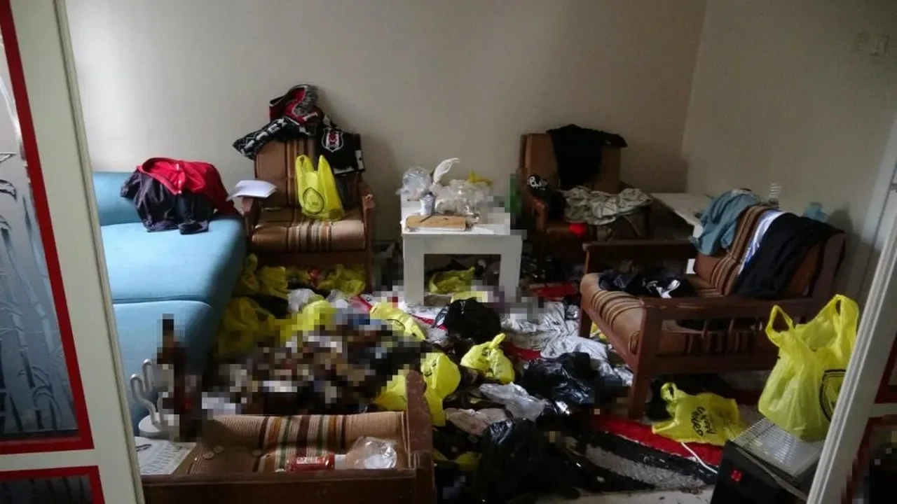 Balıkesir'de tüyler ürperten olay! Annesinin cesediyle 2 hafta yaşadı: Polislerin sorusuna verdiği cevap dehşete düşürdü