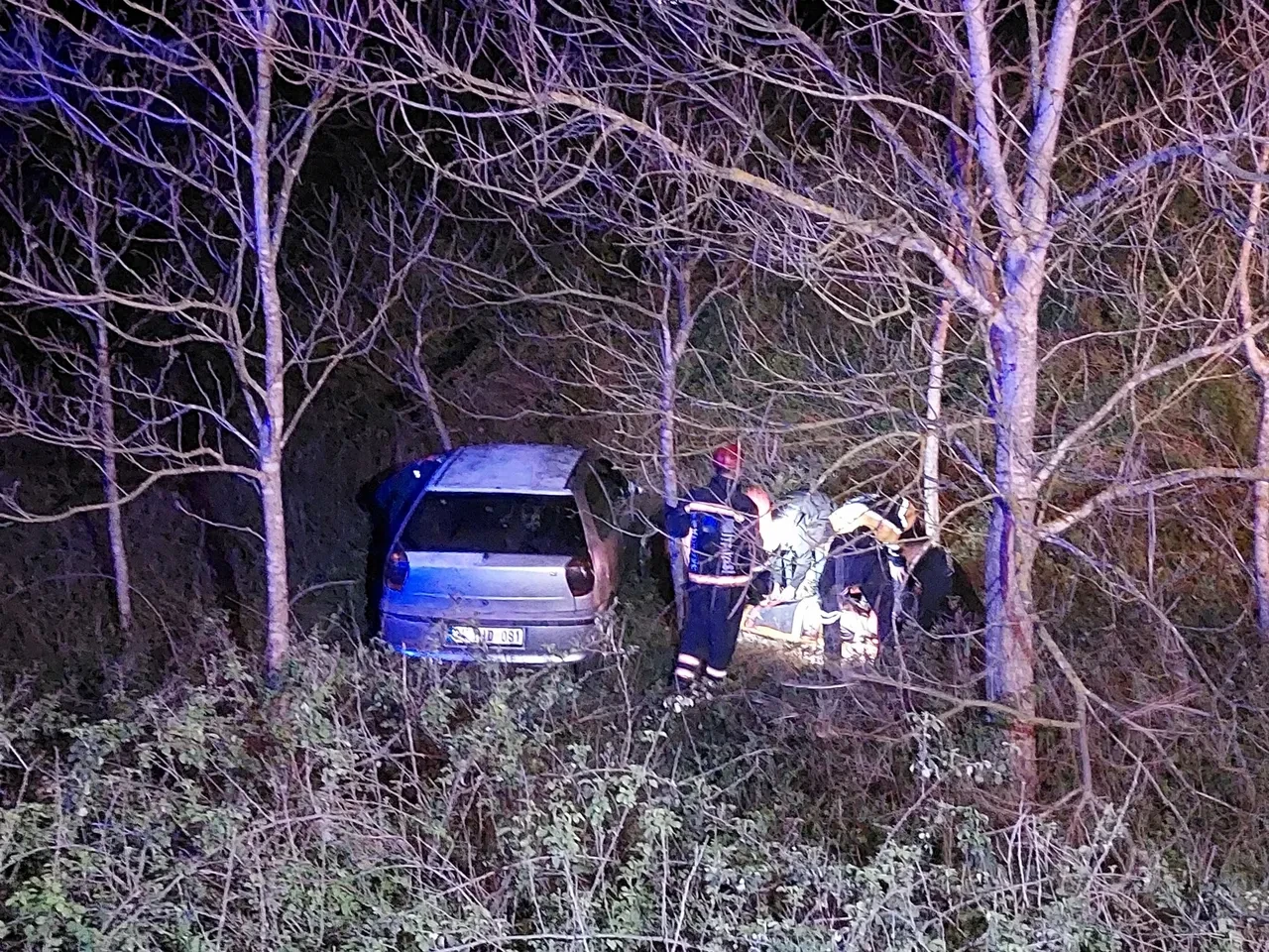 Böyle tiryakilik ne görüldü ne duyuldu! Araçla şarampole uçtu, yaralı halde sedyede sigara yaktı