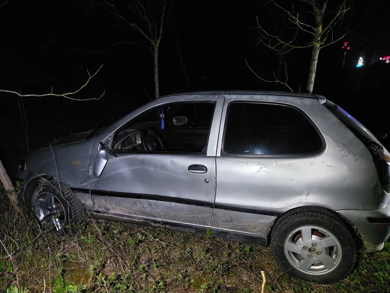 Böyle tiryakilik ne görüldü ne duyuldu! Araçla şarampole uçtu, yaralı halde sedyede sigara yaktı
