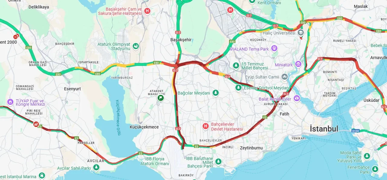 Deprem İstanbul trafiğini kilitledi! Benzin istasyonları tıkandı