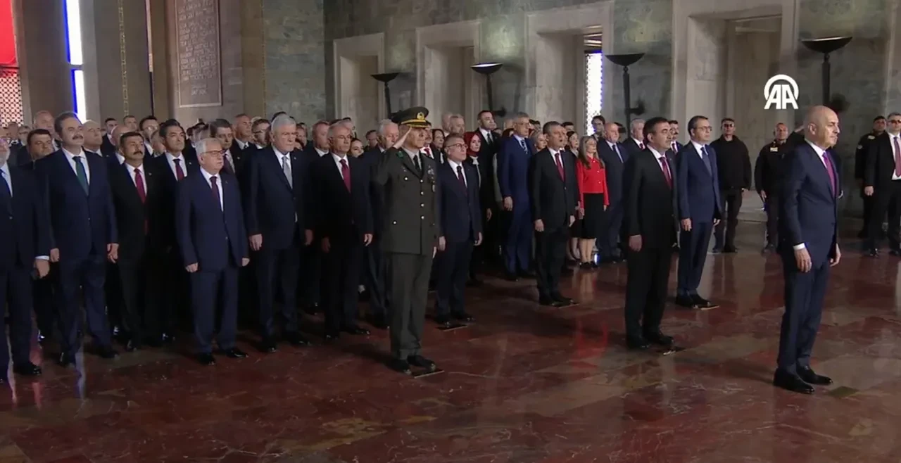 Devlet erkanı Anıtkabir'de
