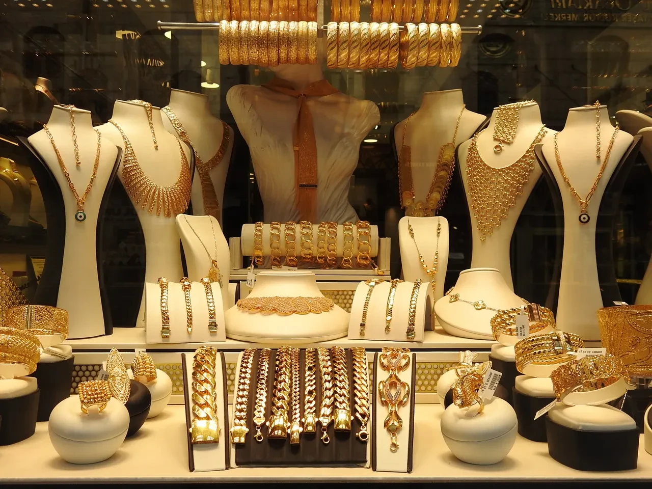 Gram altın fiyatlarında fırtına öncesi sessizlik! Rekor yükselişin ardından ani düşüş: İslam Memiş'ten kritik uyarı