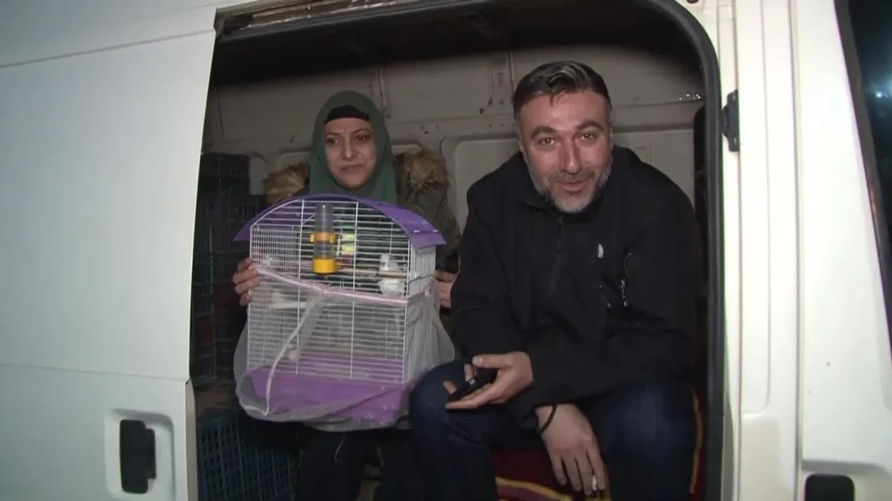 İstanbul'da zor gece! Vatandaş parklara çadır kurdu