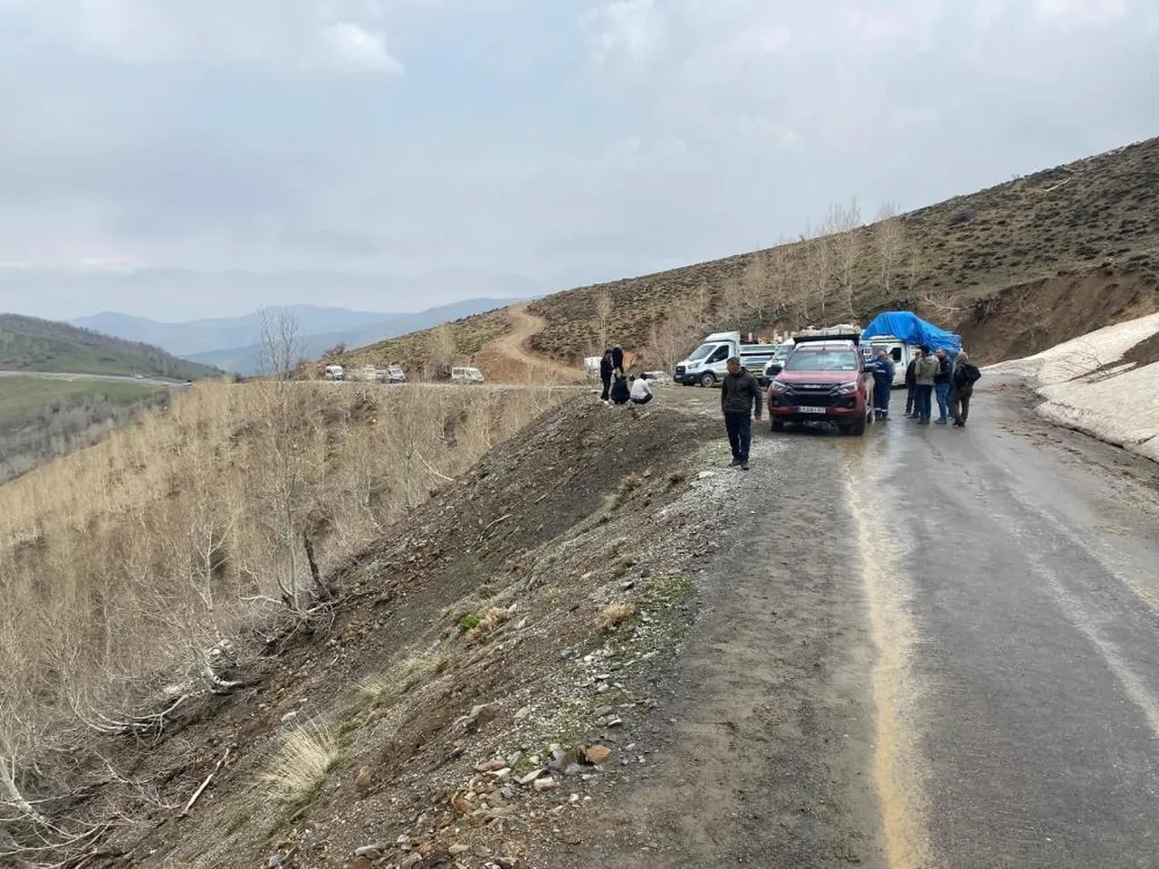 Muş'ta heyelan: Kara yolu ulaşıma kapandı!