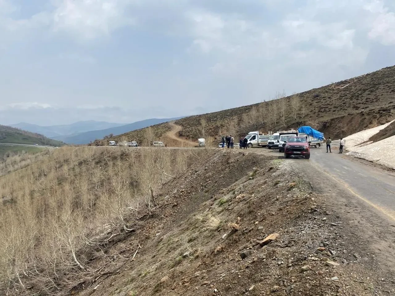 Muş'ta heyelan: Kara yolu ulaşıma kapandı!