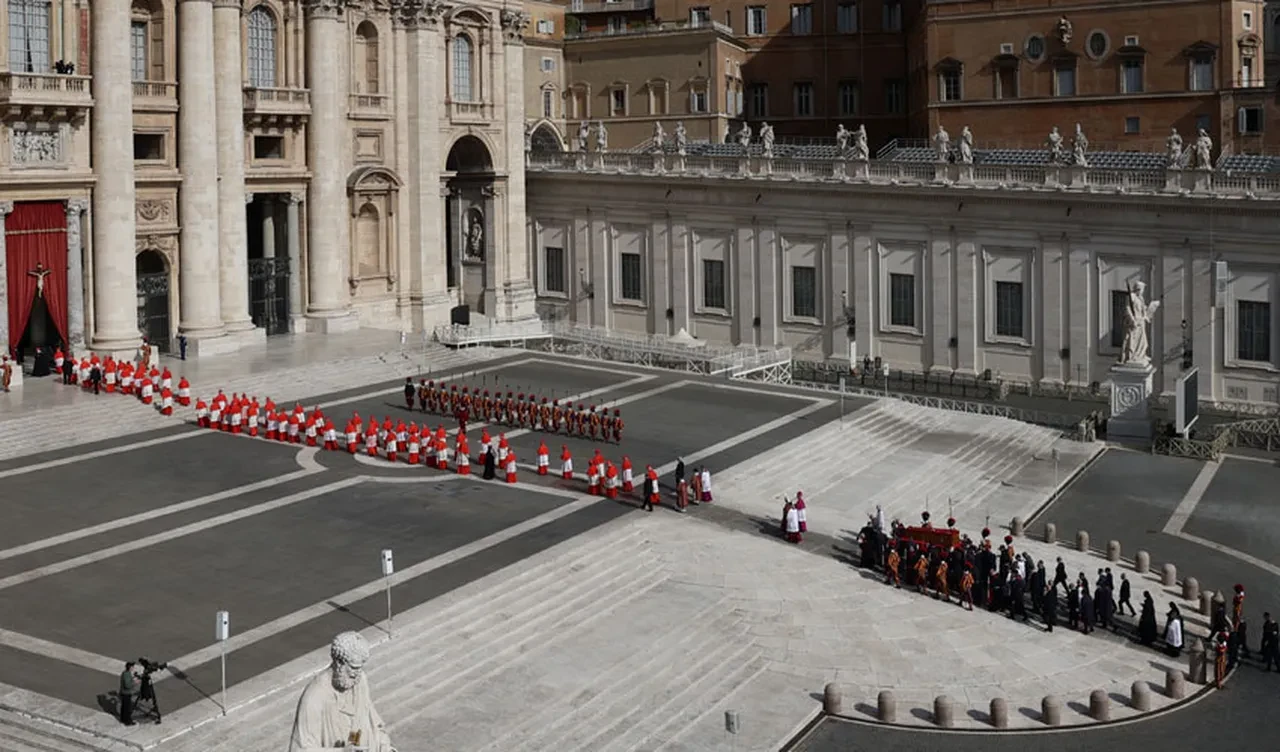 Papa Francis'in naaşı Aziz Petrus Bazilikası'na getirildi, binlerce kişi son kez görmek için geldi