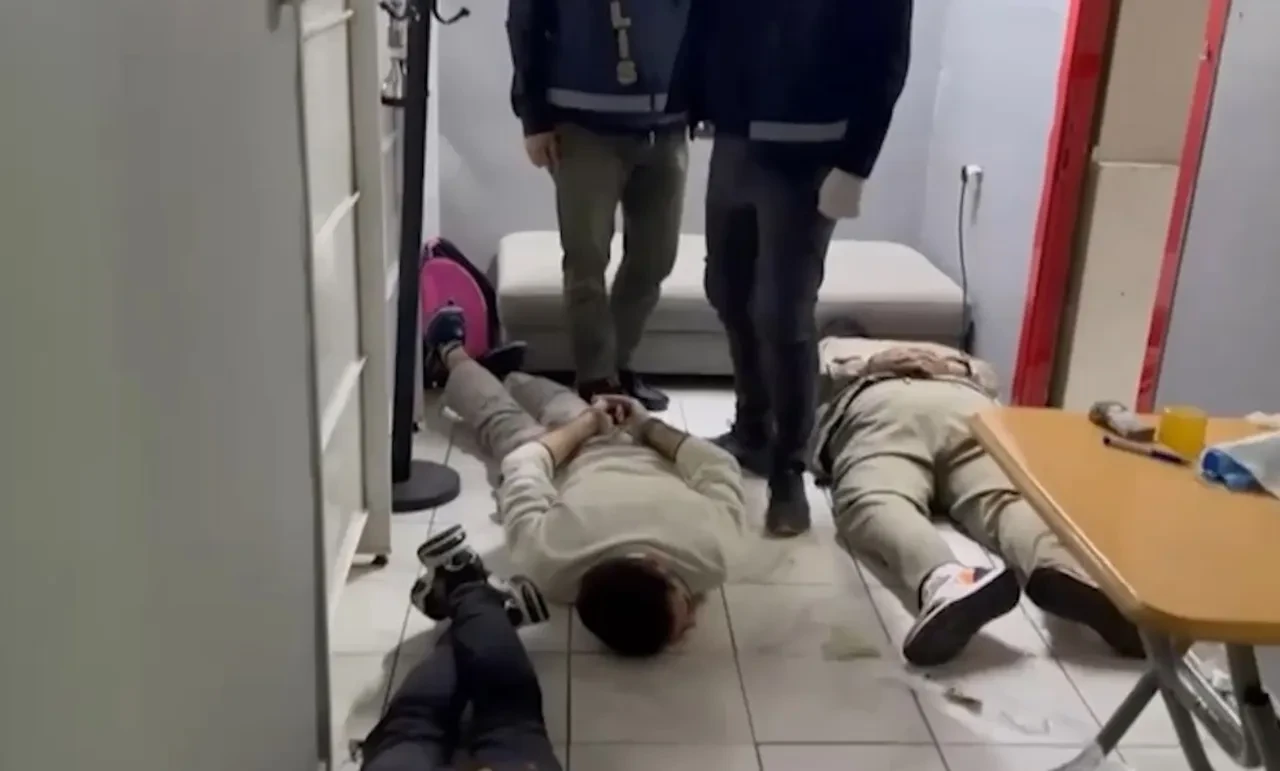 Petshop uyuşturucu deposuna dönmüş! Çok sayıda gözaltı var