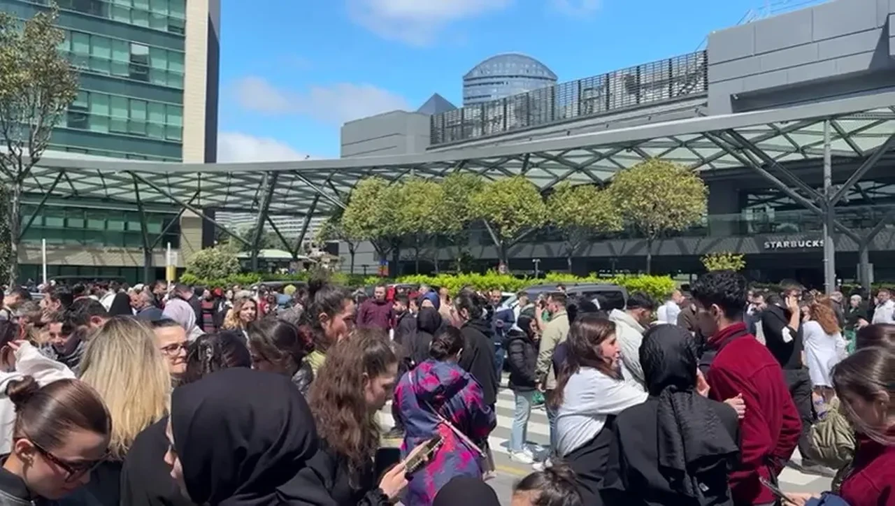 Şener Üşümezsoy, Celal Şengör'e sert tepki gösterdi: Bunları deprem uzmanı diye karşıma çıkarmayın!