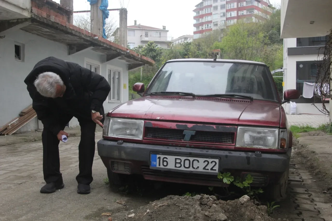 Sıfır otomobil aldı, başına gelmeyen kalmadı! 17 yıldır çözülemeyen bu sorundan dolayı direksiyona geçemiyor